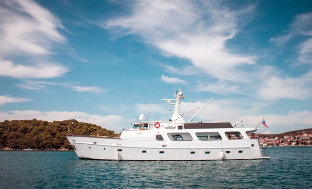 Dive Center For Sale - Liveaboard Diving Expedition Luxury Yacht 27m - 88ft looking for partner 